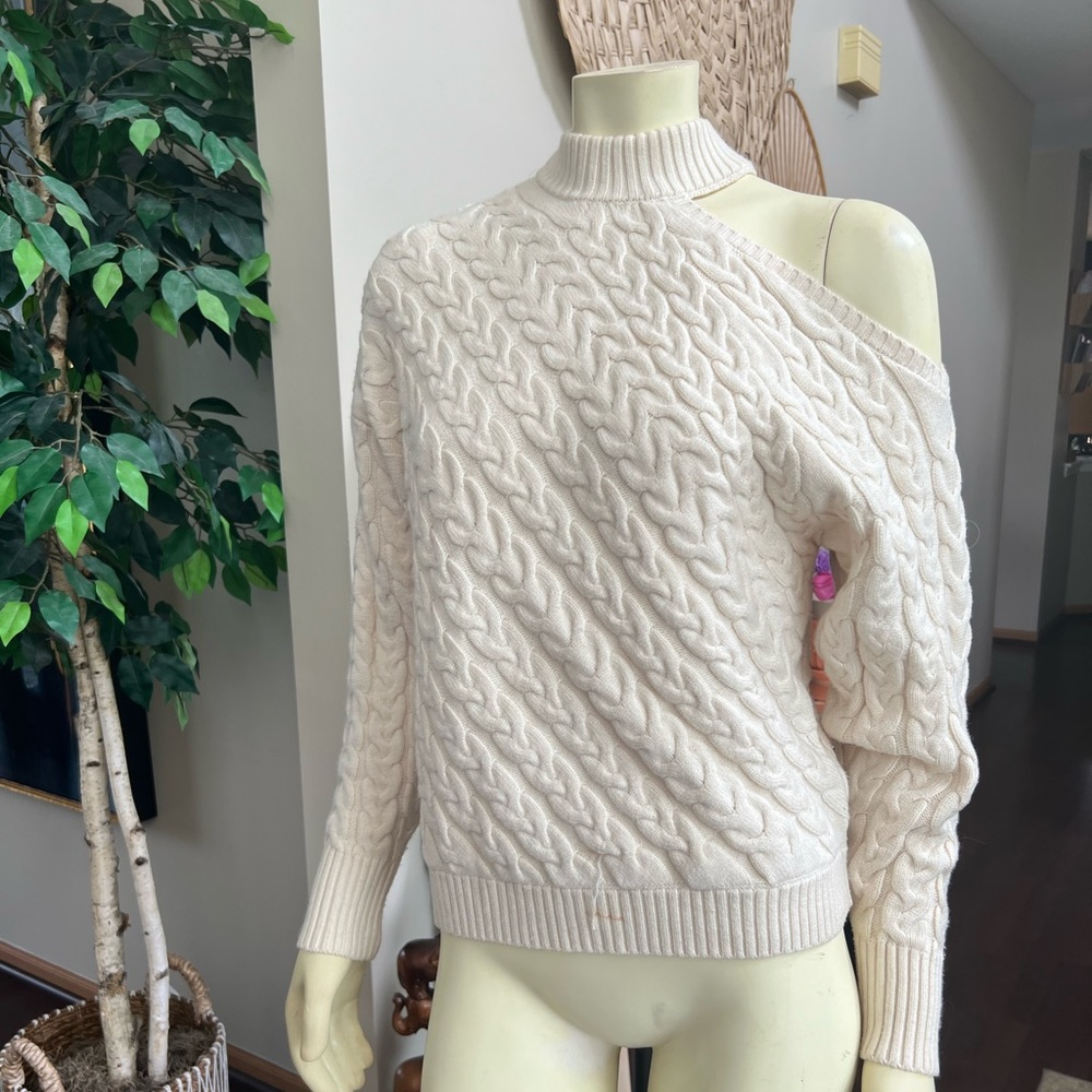 ZARA CUT OUT RIBBED CREAM SWEATER